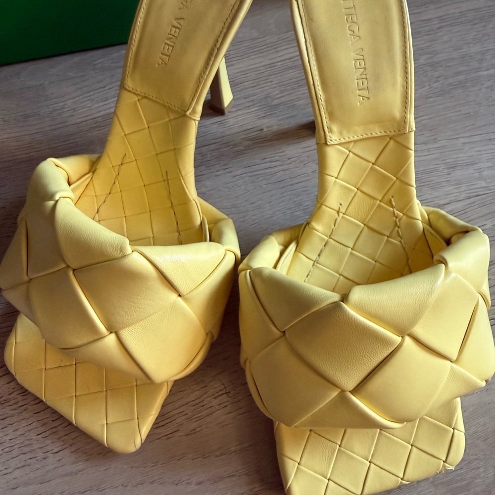 Bottega Veneta Yellow Intrecciato Padded Leather Heels